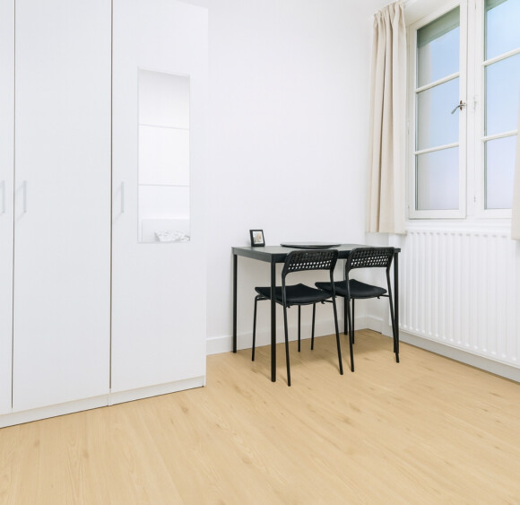 Kledingkast bureau venster